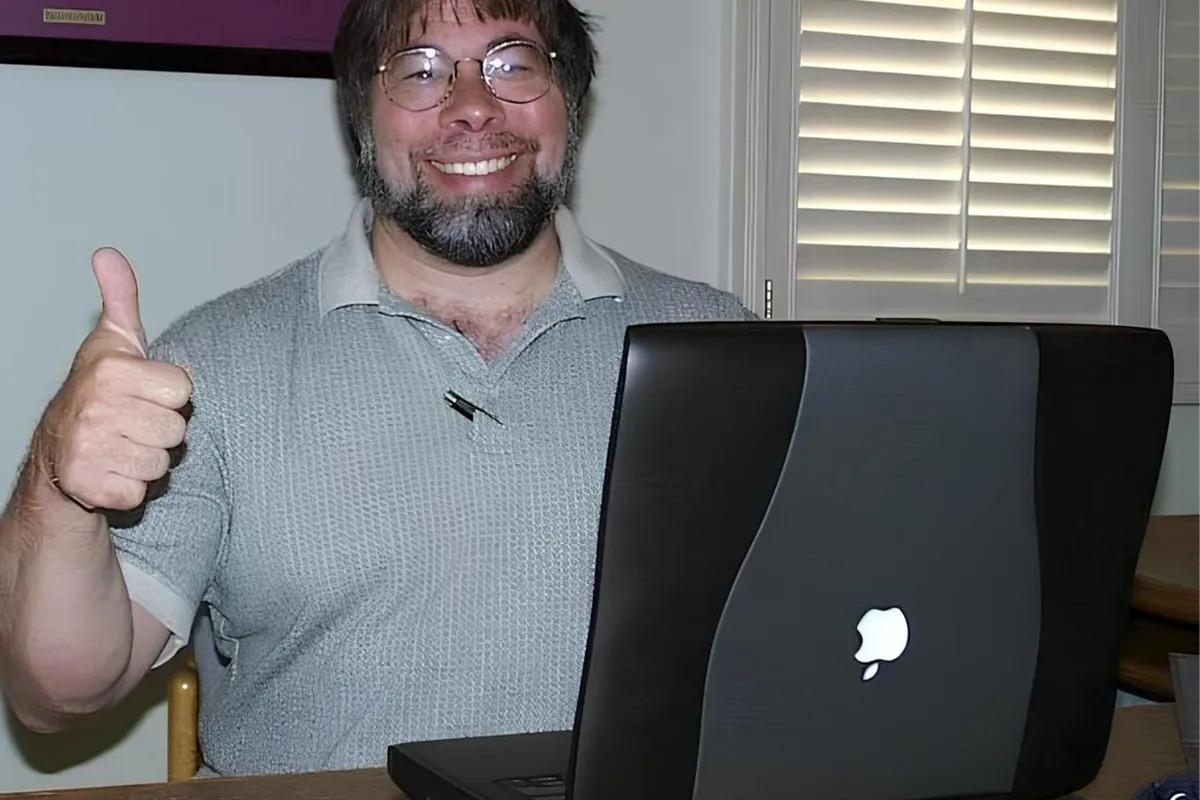 راز معکوس بودن لوگوی اپل: داستانی که شاید ندانید