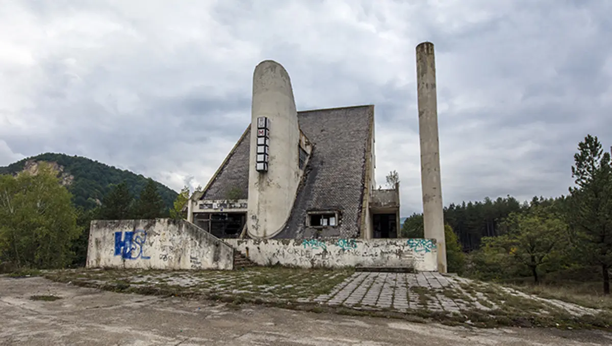 بازگشت به میراث مدرنیسم در بالکان؛ کاوشی در ویرانه‌های متل «میلیه‌وینا» بوسنی (+عکس)