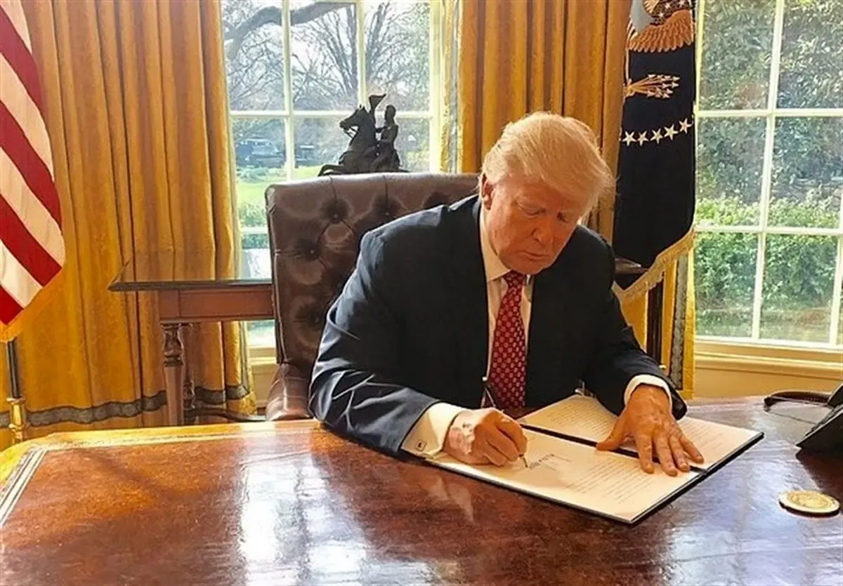 دولت دونالد ترامپ، رئیس‌جمهور پیشین ایالات متحده، بودجه نظامی ۹۰۱ میلیارد دلاری این کشور را امضا کرد. این بودجه شامل هزینه‌های مربوط به ارتش، تجهیزات نظامی و برنامه‌های دفاعی می‌باشد. تصویب این بودجه نشان‌دهنده تعهد ایالات متحده به تقویت قدرت نظامی و امنیت