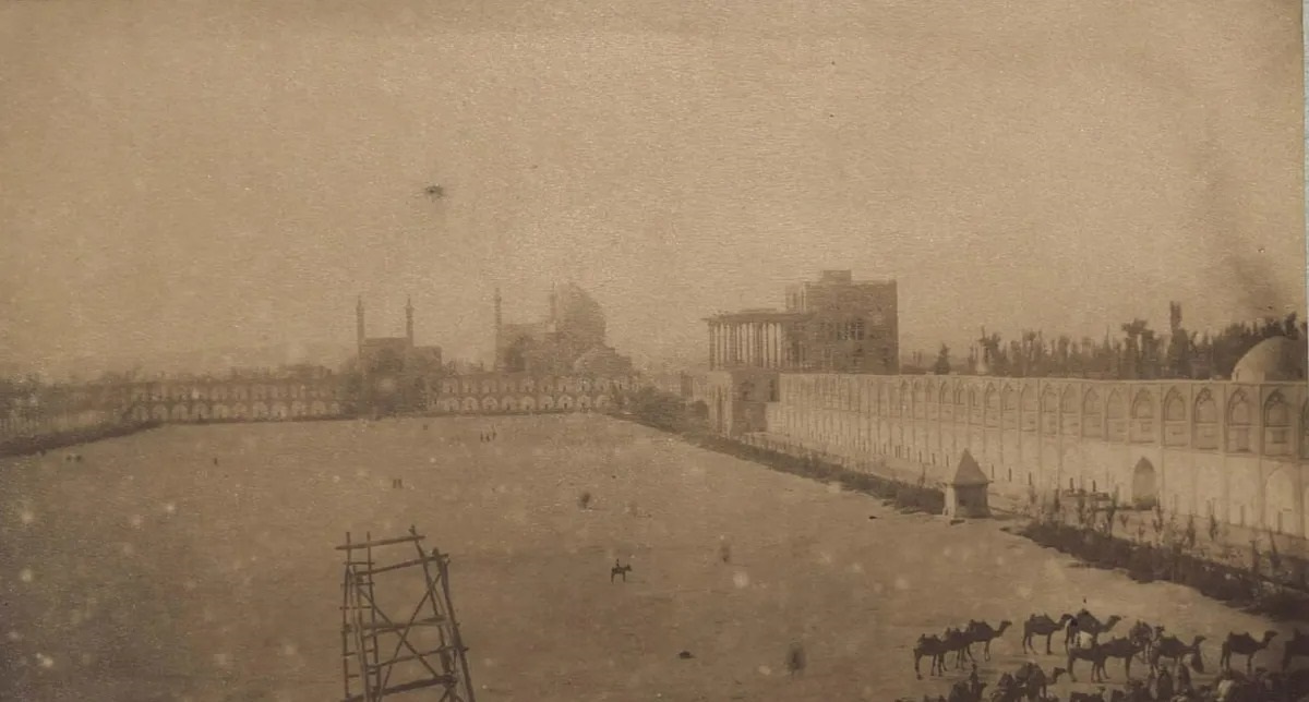 اصفهان در دوره قاجار؛ یادگار جاودانه مادام دیولافوا از میدان نقش جهان