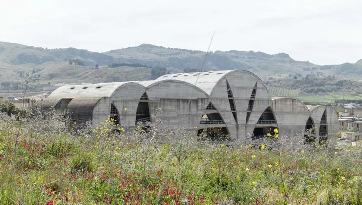 تئاتر ناتمام پیترو کونساگرا؛ جاذبه‌ای گردشگری با حال و هوای خاص! (+عکس)