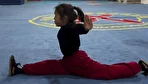 دختری کوچک با آمادگی بدنی فوق‌العاده در آموزشگاه هنرهای رزمی چین! (فیلم)