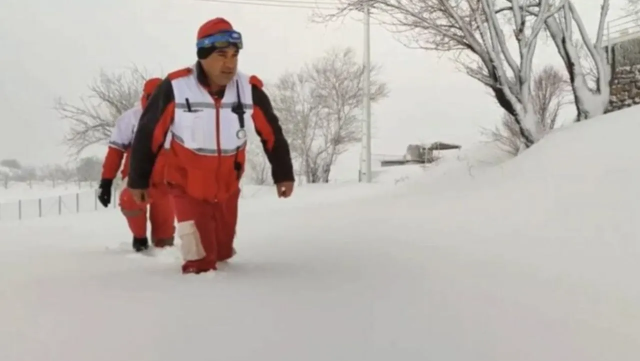 گم شدن ۱۴ نفر در دل برف و طوفان