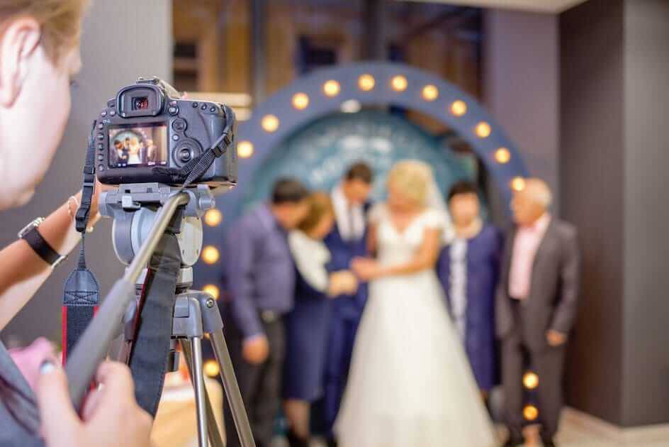 A camera on a tripod

AI-generated content may be incorrect.