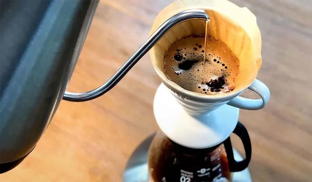 تهیه قهوه دمی با قوری