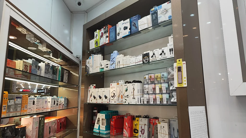 به دنبال بهترین موبایل فروشی در شیراز هستید؟ دکانو با فروش نقد و اقساط (ضمانت طلا)، انواع آیفون، لوازم جانبی و بهترین نمایندگی جی بی ال در شیراز همراه شماست.